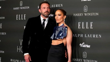 Дженнифер Лопес надела смелый топ на церемонию Elle Women in Hollywood Awards