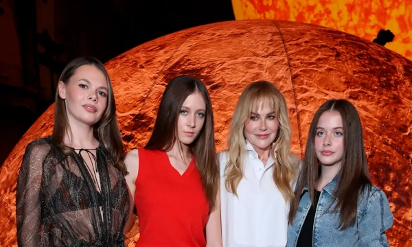 Николь Кидман появилась с дочерьми на показе Chanel сезона весна-лето 2026