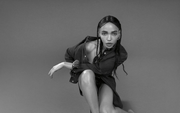 В Британии частично сняли запрет на откровенную рекламу Calvin Klein с участием FKA Twigs