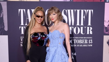 Бейонсе блистала на красной дорожке премьеры фильма Eras Tour вместе с Тейлор Свифт