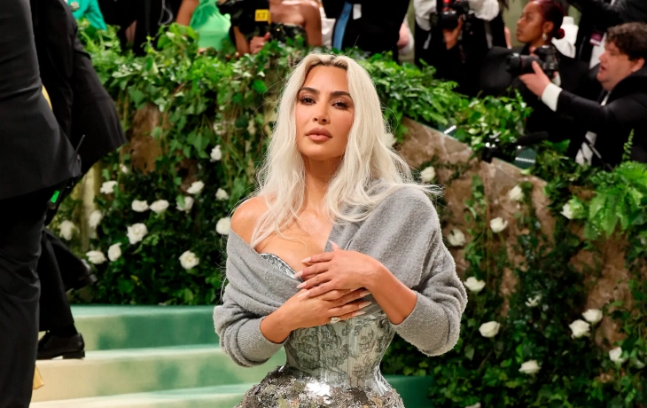 Ким Кардашьян осудили за выбор корсета для Met Gala 2024 Ким Кардашьян осудили за выбор корсета для Met Gala 2024