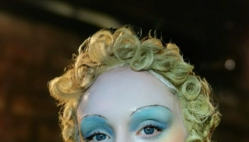 Как повторить фарфоровый макияж с показа Maison Margiela Artisanal Как повторить фарфоровый макияж с показа Maison Margiela Artisanal