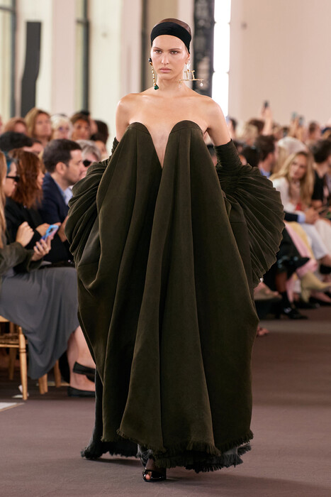 Schiaparelli Couture коллекция сезона осень 2023 / Schiaparelli Fall 2023 Couture