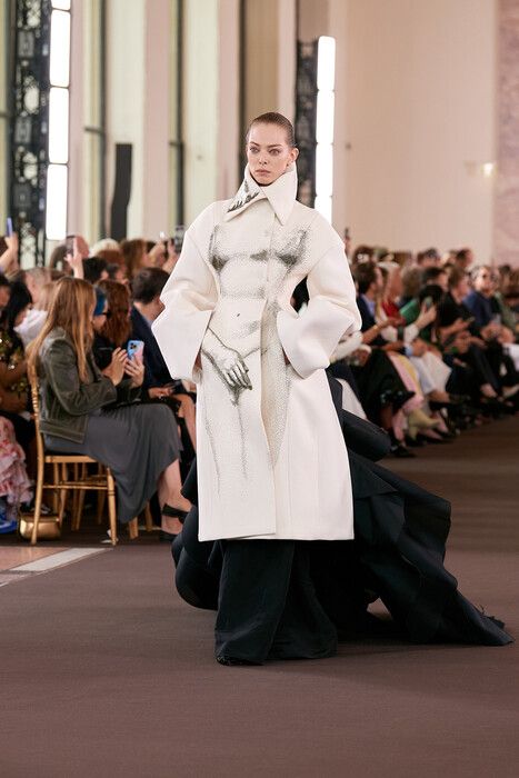 Schiaparelli Couture коллекция сезона осень 2023 / Schiaparelli Fall 2023 Couture