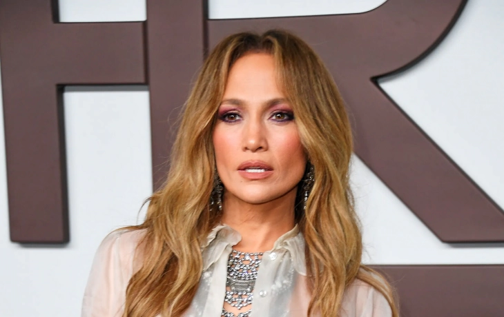 Дженнифер Лопес сделала макияж в стиле тыквенного латте Дженнифер Лопес сделала макияж в стиле тыквенного латте