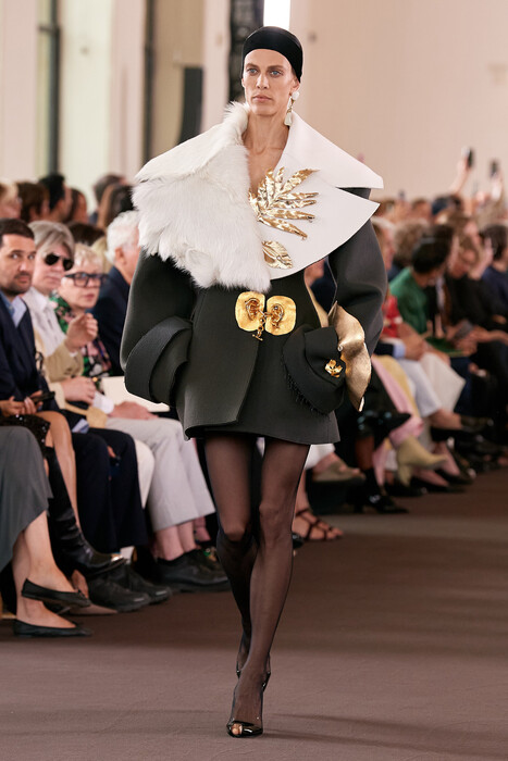 Schiaparelli Couture коллекция сезона осень 2023 / Schiaparelli Fall 2023 Couture