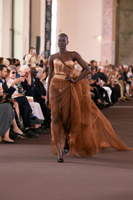 Schiaparelli Couture коллекция сезона осень 2023 / Schiaparelli Fall 2023 Couture