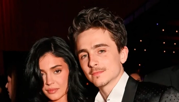 Почему Кайли Дженнер выбирает только чёрные платья для выходов с Тимоти Шаламе? Почему Кайли Дженнер выбирает только чёрные платья для выходов с Тимоти Шаламе?