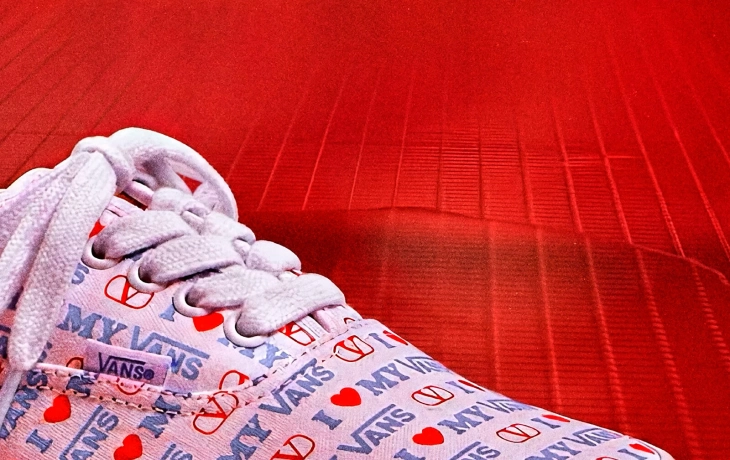 Скейтеры и люкс: Valentino показали совместную коллекцию с Vans