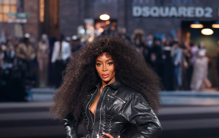 Наоми Кэмпбелл появилась в рокерском образе на подиуме Dsquared2 Наоми Кэмпбелл появилась в рокерском образе на подиуме Dsquared2