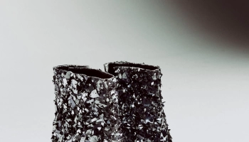 Maison Margiela представили коллекционную серию Tabi под названием Broken Mirror